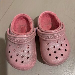 fuzzy crocs toddler 6c